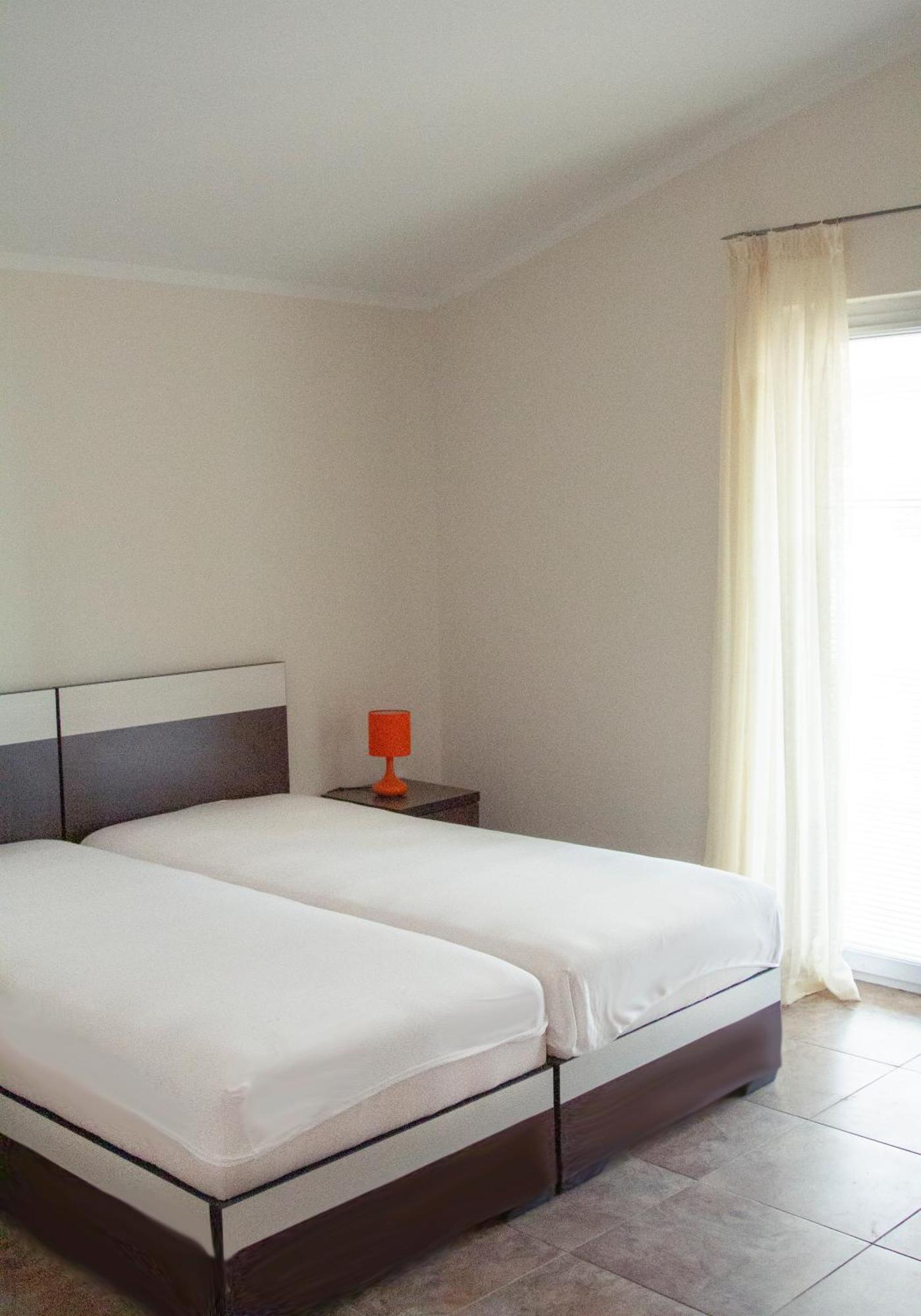 Snezna Kraljica Apartment Sutomore