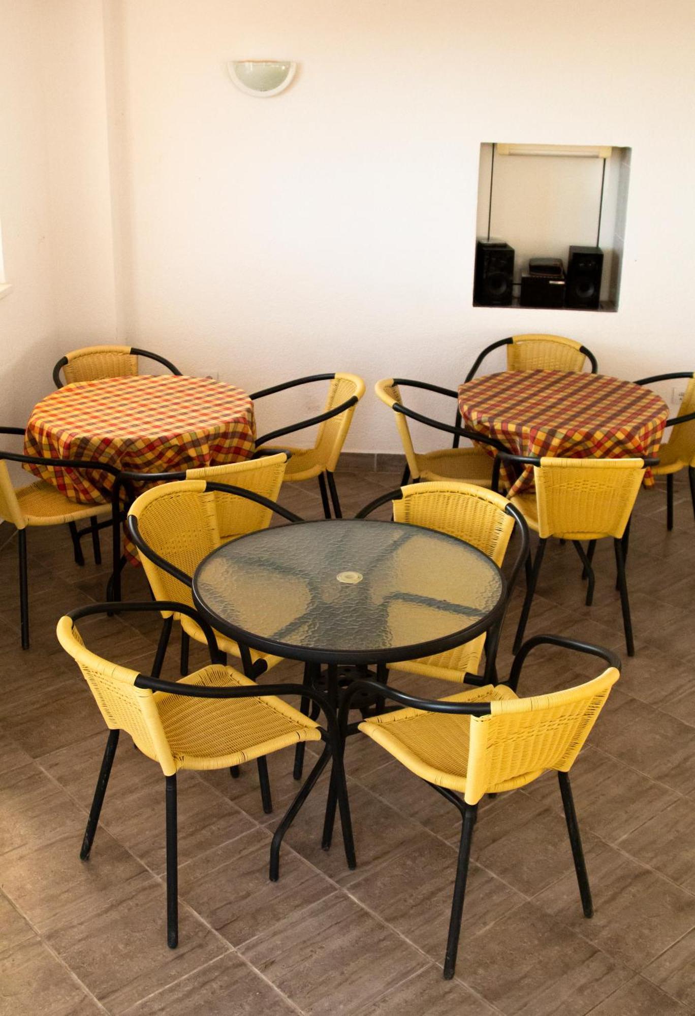 Snezna Kraljica Apartment Sutomore